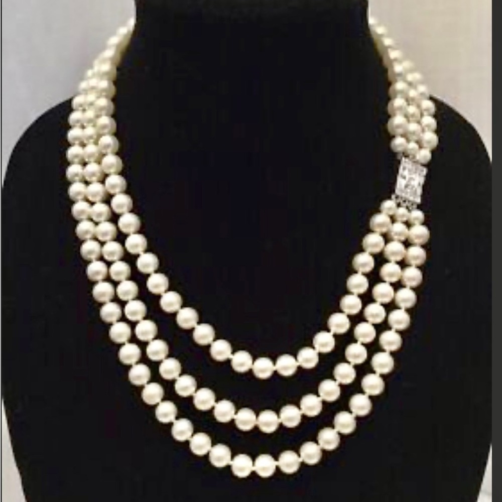 🌸JBK Triple Strand Replica Pearl Necklace Camrose & Kross in Hard Jeweler’s Case